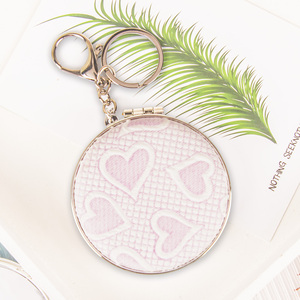 Miroir compact portable en forme de cœur avec imprimé panda, porte-clés, fermoir mousqueton chromé, double verre HD, miroir de voyage pour sac à main - Product Image 1
