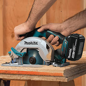 <span class=keywords><strong>Scie</strong></span> <span class=keywords><strong>circulaire</strong></span> électrique <span class=keywords><strong>Makita</strong></span> DHS580 portable 125 mm sans fil pour le travail du bois - Product Image 2
