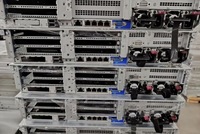 Serveur rack HPE ProLiant DL380 GEN10 d'occasion avec processeur Xeon, mémoire, SSD et disque dur, alimentation électrique en stock, option disponible