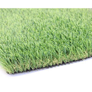 Gazon synthétique durable ignifuge PP 4 couleurs haute densité avec remplissage en polyester pour aire de jeux extérieure et décoration de pelouse - Product Image 3