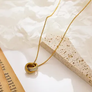 Collares de doble anillo con colgante chapado en oro de acero inoxidable eManco con diamantes de imitación para mujer, envío en 48 horas. - Product Image 3