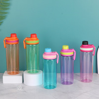 Bouteille d'eau sportive réutilisable en plastique léger de 500 ml et 600 ml avec bouchon à bec verseur et poignée