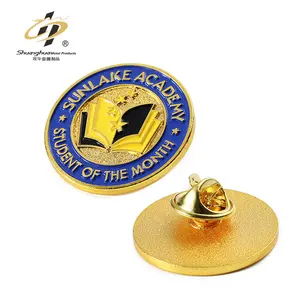 Design gratuito spilla smaltata morbida Logo personalizzato Design 3D spilla rotonda in metallo Pin studente Acadenmy spilla d'oro distintivo per cappello o vestiti