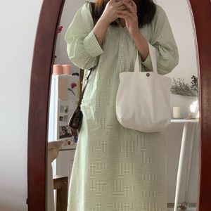 Bolso Tote Mini de Lona de 7 Pulgadas, Diseño de Color Sólido con Empalmes, para Uso Diario, Primavera 2025 - Product Image 4