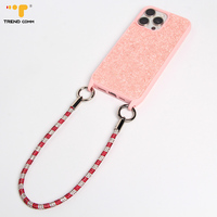 Coque de téléphone en TPU scintillante de haute qualité pour femmes 2026, assortie à un breloque de téléphone, protection mobile de luxe pour la série iPhone