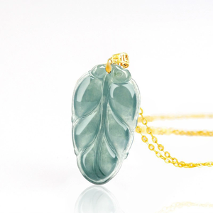 จี้หยกธรรมชาติเกรด A สีน้ำเงินลายใบไม้ พร้อมตัวล็อกทอง 18K จี้หยกเนื้อไอซ์ ดีไซน์ลายดอกไม้สำหรับผู้หญิง - Product Image 2