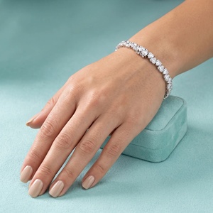 Bracelet asymétrique en diamant en forme de cœur - Or 9k, 14k, 18k - Product Image 2