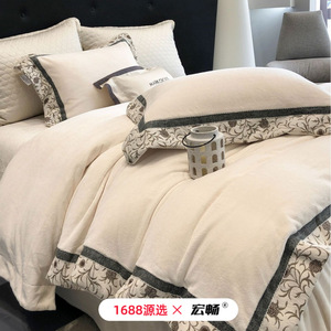 ชุดเครื่องนอนมาโครซอฟท์ วอร์ม ฟลีซ 4 ชิ้น รุ่นหนาพิเศษสำหรับฤดูหนาว สัมผัสนุ่มดุจปุยเมฆ สไตล์หรูหราเบาสบาย - Product Image 1