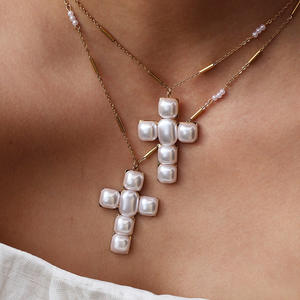 Collar de Acero Inoxidable con Baño de Oro y Colgante de Cruz Cuadrada con Perlas Clásicas, Gran Venta, para Mujer, de Terceros - Product Image 1