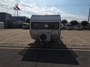 Caravane tout-terrain légère et moderne pour 4 personnes, cuisine et salle <span class=keywords><strong>de</strong></span> bain complètes, remorque <span class=keywords><strong>de</strong></span> <span class=keywords><strong>camping</strong></span> multifonctionnelle, fournisseur OEM ODM - Product Image 1