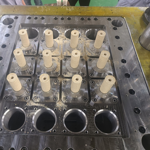 Presse hydraulique de 500 tonnes pour la fabrication de blocs de sel à lécher et de blocs d'aliments pour poissons, presse à briquettes haute densité à 12 cavités - Product Image 2