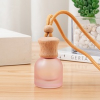 Perfume para Auto de Alta Gama en Botella de Vidrio con Dispensador de Aceites Esenciales, Tapa de Madera y Soporte para Rejilla de Ventilación