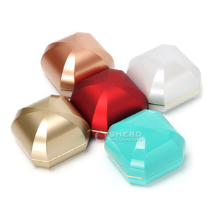 Caja de Joyería Cuadrada de Alta Gama con Acabado en Pintura Horneada, con Luz LED para Anillos, Colgantes y Collares, Diseño Creativo, Disponible al por Mayor - Product Image 2