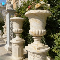 Vases en marbre blanc pour jardin extérieur, urnes à fleurs personnalisées avec sculpture sur pierre (motifs humains et floraux) - Prix de gros