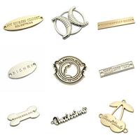 Étiquettes métalliques personnalisées pour vêtements, design tendance, lettres métalliques dorées mates, logo métallique pour abaya