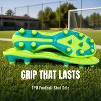 Semelles de chaussures de football personnalisées en TPU bicolore injecté avec crampons mixtes ronds et triangulaires pour chaussures de football pour hommes