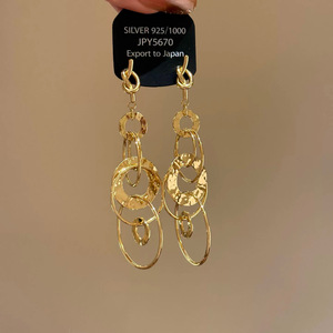 Pendientes <span class=keywords><strong>de</strong></span> Borla con Flores Doradas Retro al por Mayor - Joyería <span class=keywords><strong>de</strong></span> Oreja Elegante y <span class=keywords><strong>de</strong></span> Lujo para Mujer - Product Image 4