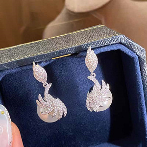 Orecchini Pendenti con Foglia di Zircone e Perla Simulata per Donne, Eleganti Gioielli da Sposa e Moda - Product Image 4