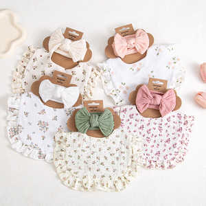 Juego de 2 piezas: Baberos y diademas de algodón con estampado floral para recién nacidos, con borde con volantes y cierre de botón, toalla para la saliva - Product Image 6