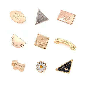 Customized Logo Metal Tags Labels Zinc Alloy Brand Name Gold Plate Design Engraved Letter For Bag Clothing
