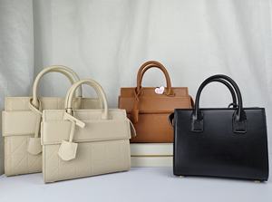 กระเป๋าดีไซน์เนอร์ หนัง PU ความจุมาก กระเป๋าสะพายข้างผู้หญิง กระเป๋าถือแฟชั่น หนังลายจระเข้ - Product Image 2