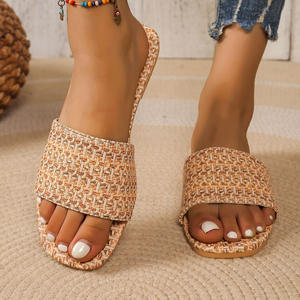 รองเท้าแตะชายหาดน้ำหนักเบาสำหรับผู้หญิงสไตล์ยุโรปอเมริกันพื้นเรียบมีสายรัดขนาดใหญ่ - Product Image 3