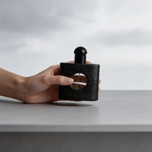 Flacon de parfum en verre de 50 ml avec un design unique - Inoubliable à première vue, noir mystérieux et scintillant - Product Image 5