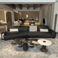 Convient au grand espace du salon de la villa, ensemble de canapés modernes, simples et de haute qualité en cuir épais de forme spéciale.