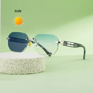 Nouvelles lunettes de soleil photochromiques carrées sans monture de style européen pour hommes, protection UV400 classe 2, pare-soleil, monture en métal noir et plastique - Product Image 1