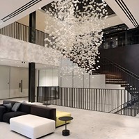 Lustre d'escalier personnalisé ANNO, luminaire suspendu floral avec design floral pour villa de luxe, hôtel, intérieur