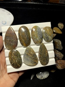 Pierres précieuses polies en aventurine naturelle et pierre de soleil, formes variées, pour la création de bijoux - Product Image 3