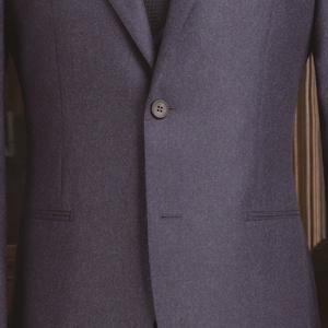 Traje de <span class=keywords><strong>Hombre</strong></span> de Lujo Hecho <span class=keywords><strong>a</strong></span> <span class=keywords><strong>Medida</strong></span> con Estilo Personalizado OEM, Traje Formal de Invierno Grueso y Cálido con Solapa Hecha <span class=keywords><strong>a</strong></span> Mano para <span class=keywords><strong>Hombre</strong></span> - Product Image 3