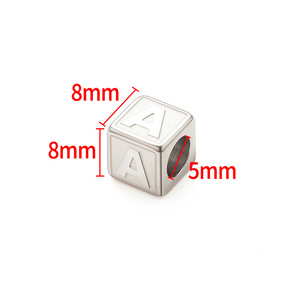 Xu Hướng Sản Phẩm 2026 New Arrivals Ban Đầu Bảng Chữ Cái Mặt Dây Chuyền Tự Làm Quyến Rũ Vòng Cổ Vòng Đeo Tay 18K Vàng Mini Vuông Hạt Thư Quyến Rũ - Product Image 5