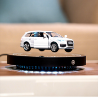Modèle de voiture miniature de luxe Q7 blanc à rétrofriction 1:36, cadeau d'affaires, décoration de bureau, voiture miniature en métal moulé sous pression à lévitation magnétique pour les fans
