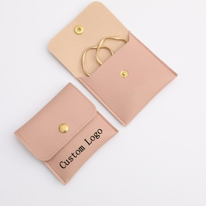 Pochette à bijoux en similicuir PU souple de haute qualité, personnalisée avec logo gravé, pour l'emballage de bijoux féminins - Product Image 1