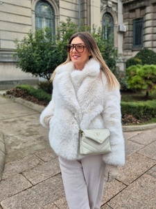 Zeyu 2026 Nouvelle Veste Courte en Fausse Fourrure Crème pour <span class=keywords><strong>Femme</strong></span>, Col Revers Oversize, Douce, Épaisse et Chaude, Hiver, Luxe, Soirée, Streetwear - Product Image 2