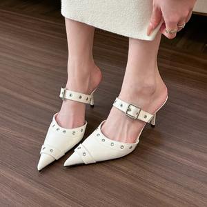 Xinzirain, recién llegados personalizados, <span class=keywords><strong>sandalias</strong></span> puntiagudas de tacón alto con remaches blancos con correas de cinturón <span class=keywords><strong>ancho</strong></span>, zapatillas de tacón alto estilo mulas - Product Image 3