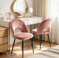 Chaise de salle à manger nordique rembourrée en velours, chaise d'appoint moderne avec accoudoirs et pieds en métal noir pour la maison, la cuisine, l'hôtel, l'appartement