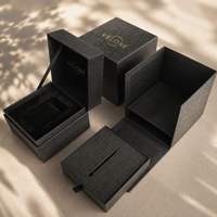 Coffret cadeau de luxe en carton rigide pour montre, emballage personnalisé avec insert en mousse velours et tiroir, et logo en feuille d'or