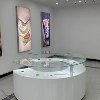 Meubles de magasin de bijoux personnalisés avec éclairage LED, vitrine en verre, design tendance, comptoir d'exposition de bijoux pour boutique de bijouterie