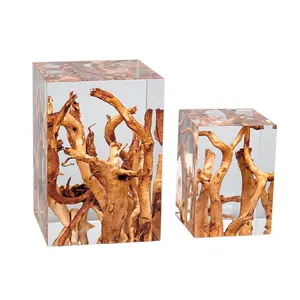 Petite table en bois massif acrylique haute transparence verre de résine clair comme table d'art haut de gamme avec motif décor de table basse nordique