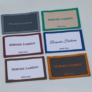 Etiqueta de tela tejida con brocado de alta densidad personalizable Etiqueta de ropa lateral de cuello elegante de doble cara para prendas de alta gama - Product Image 6