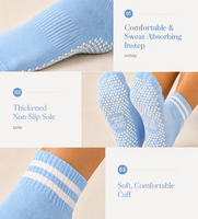 Chaussettes de Pilates personnalisées pour femmes, bleu clair, à rayures, avec logo personnalisé, semelle antidérapante, pour le yoga et le barre.
