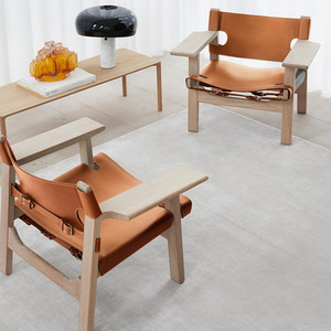 Fauteuil lounge capitonné en cuir véritable et bois massif |   Fauteuil design en gros pour chambre d'hôtel de luxe et mobilier scolaire - Product Image 4