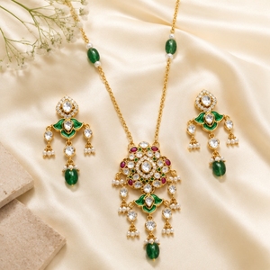 Elegante Juego de Collar y Aretes Modernos de Plata 925 con Moissanita, Diseño Tradicional para Mujer, Joyería para Fiesta o Boda - Product Image 2