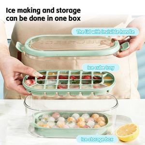 แม่พิมพ์ทำน้ำแข็งพลาสติกพร้อมที่จับและภาชนะ  แม่พิมพ์น้ำแข็งสำหรับช่องแช่แข็ง แพ็ค 2 ชิ้น ถาดทำน้ำแข็งแบบซ้อนได้สำหรับเครื่องดื่ม - Product Image 2