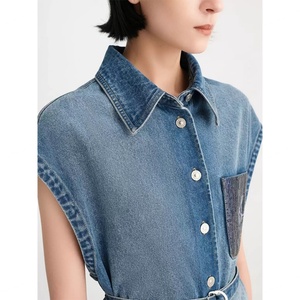 เดรสยีนส์สีน้ำเงินสไตล์วินเทจสำหรับผู้หญิง ผ้าฝ้าย 100% ปกคอพับ แขนกุด รุ่นซัมเมอร์คัสตอม - Product Image 2