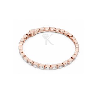 Pulsera de tenis con diamantes cultivados en laboratorio, corte esmeralda y engaste de bisel, en oro amarillo. Joyería geométrica llamativa, perfecta para novias. - Product Image 4