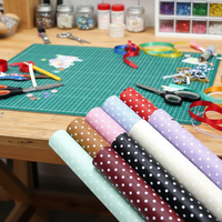 Tissu en similicuir à pois imprimé personnalisé de marque CG en gros, PVC avec support non tissé pour la couture de ceintures de voiture et la confection de sacs artisanaux