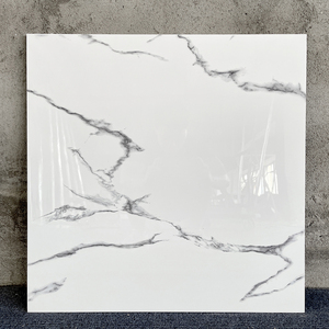 <span class=keywords><strong>Carrelage</strong></span> en céramique de marbre blanc Carrara résistant à l'usure de Foshan, Chine, 60x60cm 600x600mm pour sol de salon et salle de bain - Product Image 4